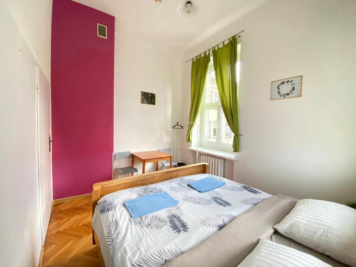 Oliwka Hostel Varsovie Extérieur photo